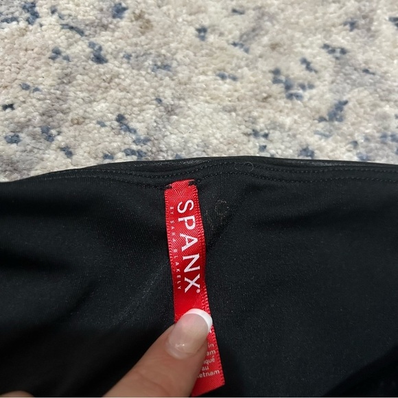 Spanx Black Faux Leather Leggings Size Medium - Picture 8 of 9